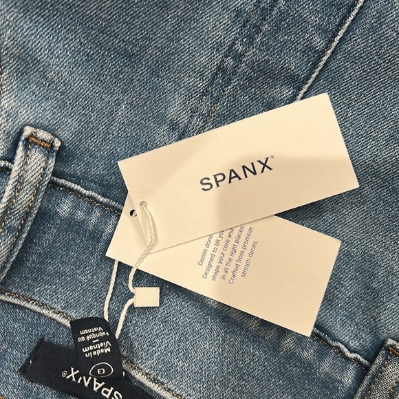 Spanx SPANXshape EveryWear Flare Jeans in Stonewashed Blue L TALL 20960T - Picture 3 of 4